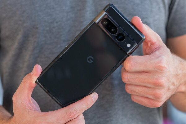 Рейтинг лучших смартфонов до 50 000 рублей: какой купить в марте 2024 — 2. Google Pixel 7 Pro (12/128 ГБ). 1